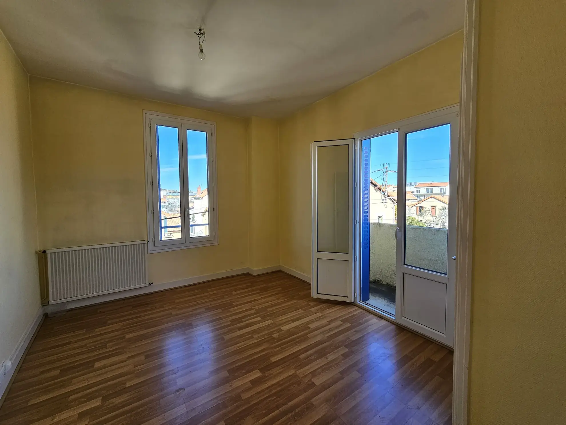 Appartement triplex à Clermont-Ferrand avec balcon et stationnement 