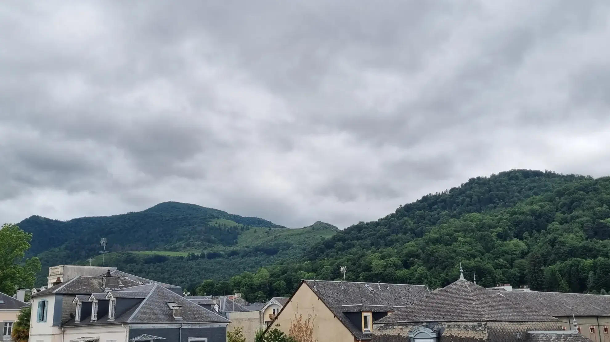 Bel appartement de 34 m² à Bagnères-de-Bigorre avec balcon et vue dégagée 