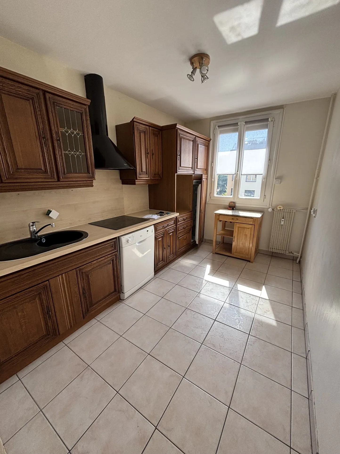 Appartement T2 à vendre à Sainte-Geneviève-des-Bois avec cave et parking 