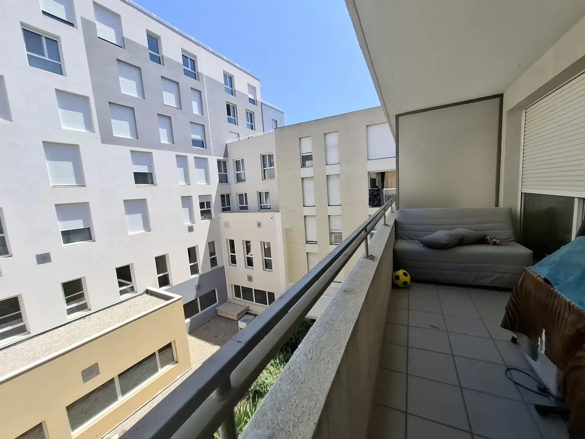 Studio lumineux de 33 m² avec balcon et garage à Béziers, idéal investissement 
