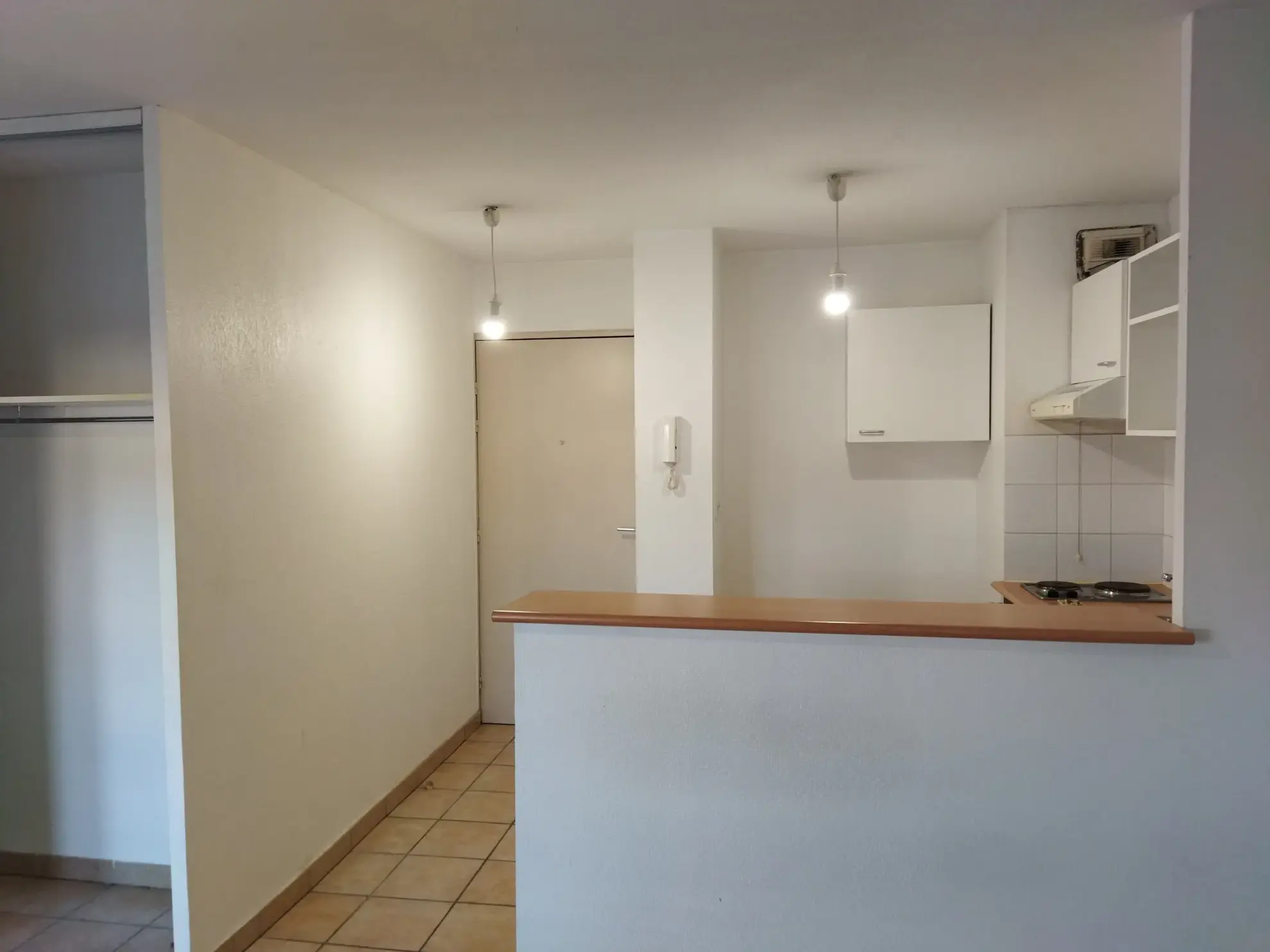 Studio lumineux de 33 m² avec balcon et garage à Béziers, idéal investissement 