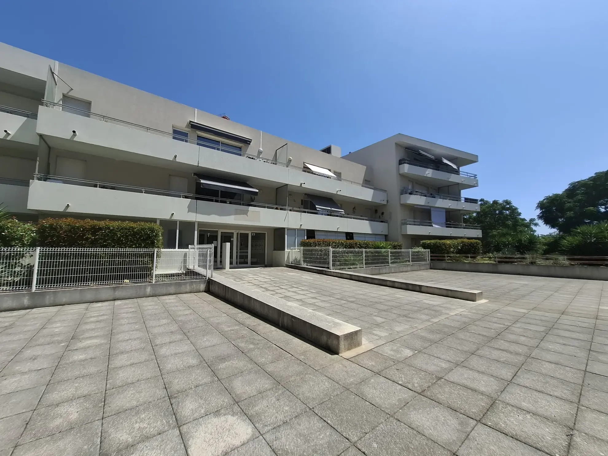 Studio lumineux de 33 m² avec balcon et garage à Béziers, idéal investissement 