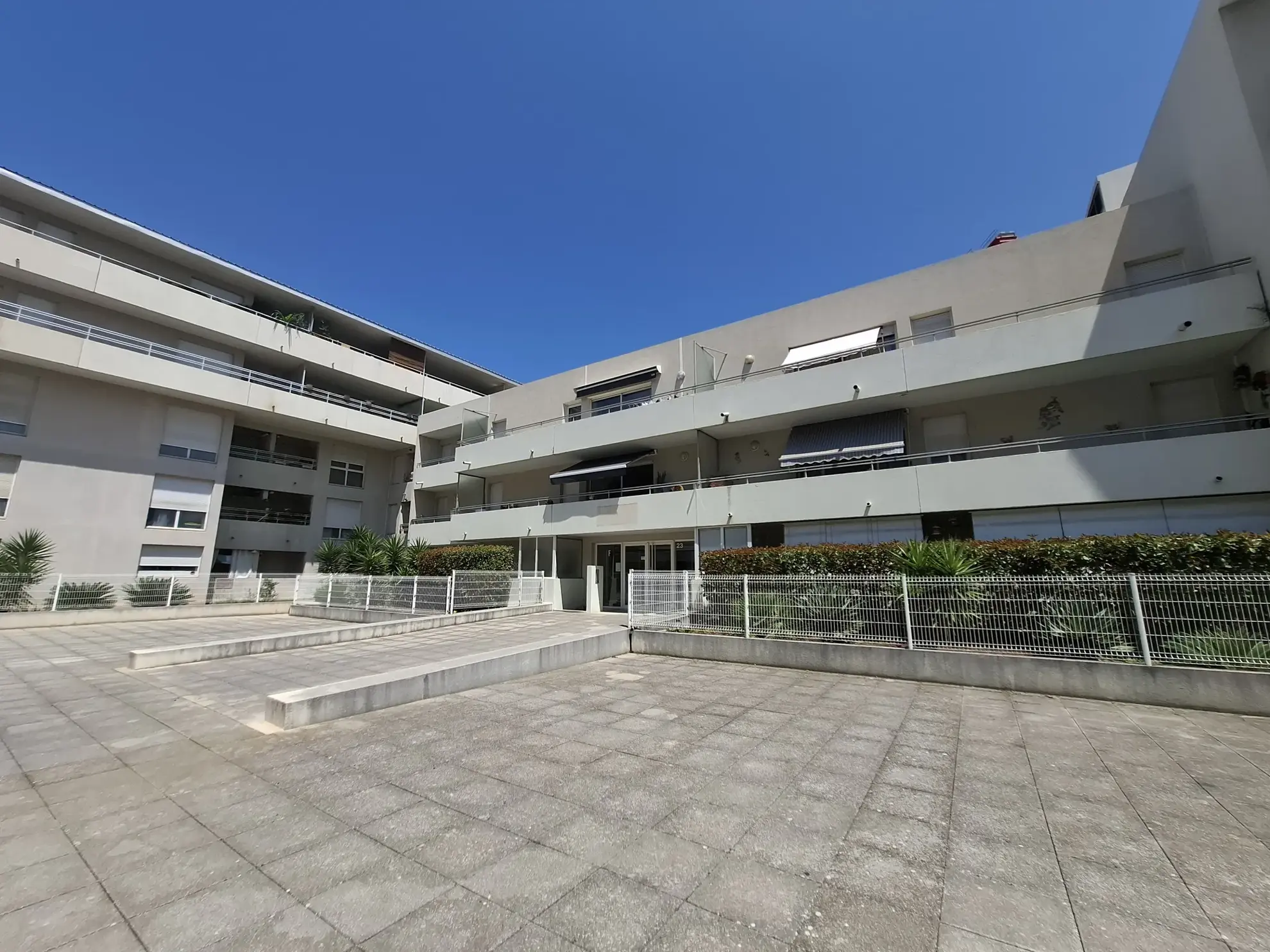 Studio lumineux de 33 m² avec balcon et garage à Béziers, idéal investissement