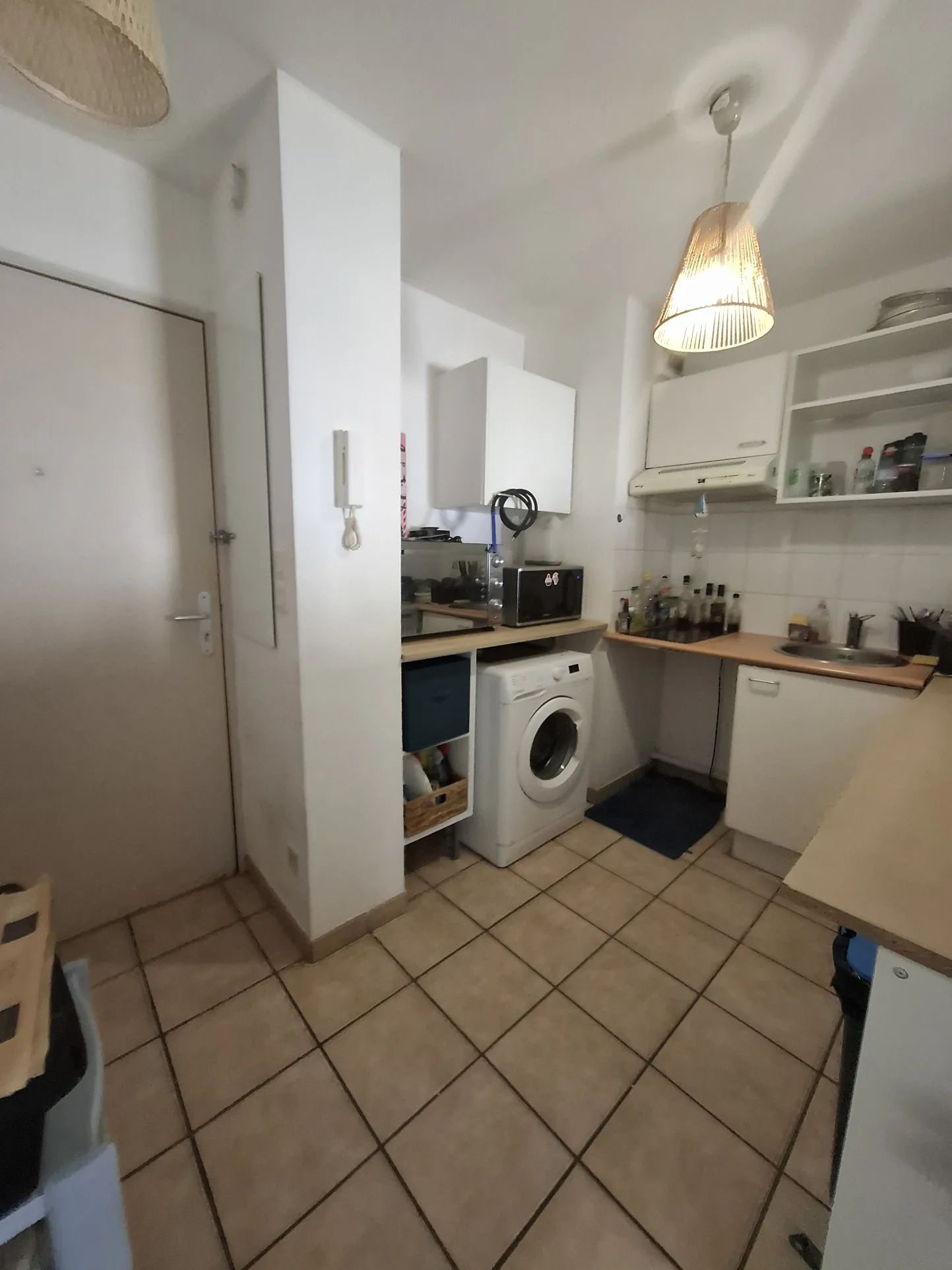 Studio lumineux de 33 m² avec balcon et garage à Béziers, idéal investissement 