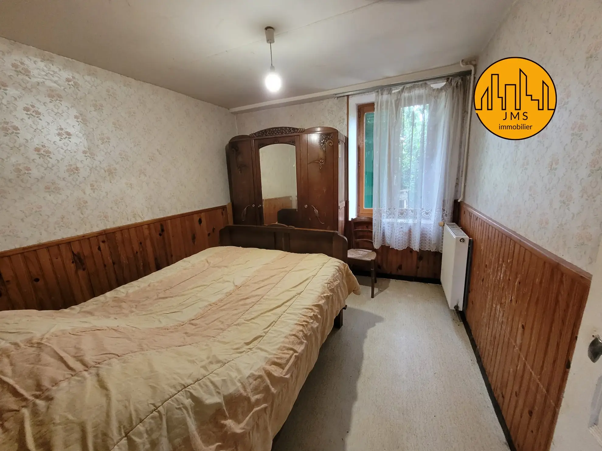 Ensemble immobilier à Saint Sornin avec maison, grange et dépendances 