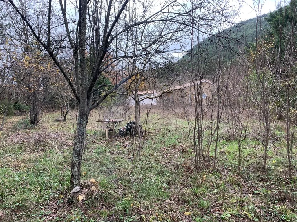 Magnifique terrain constructible arboré de 2550 m² à Montdardier 