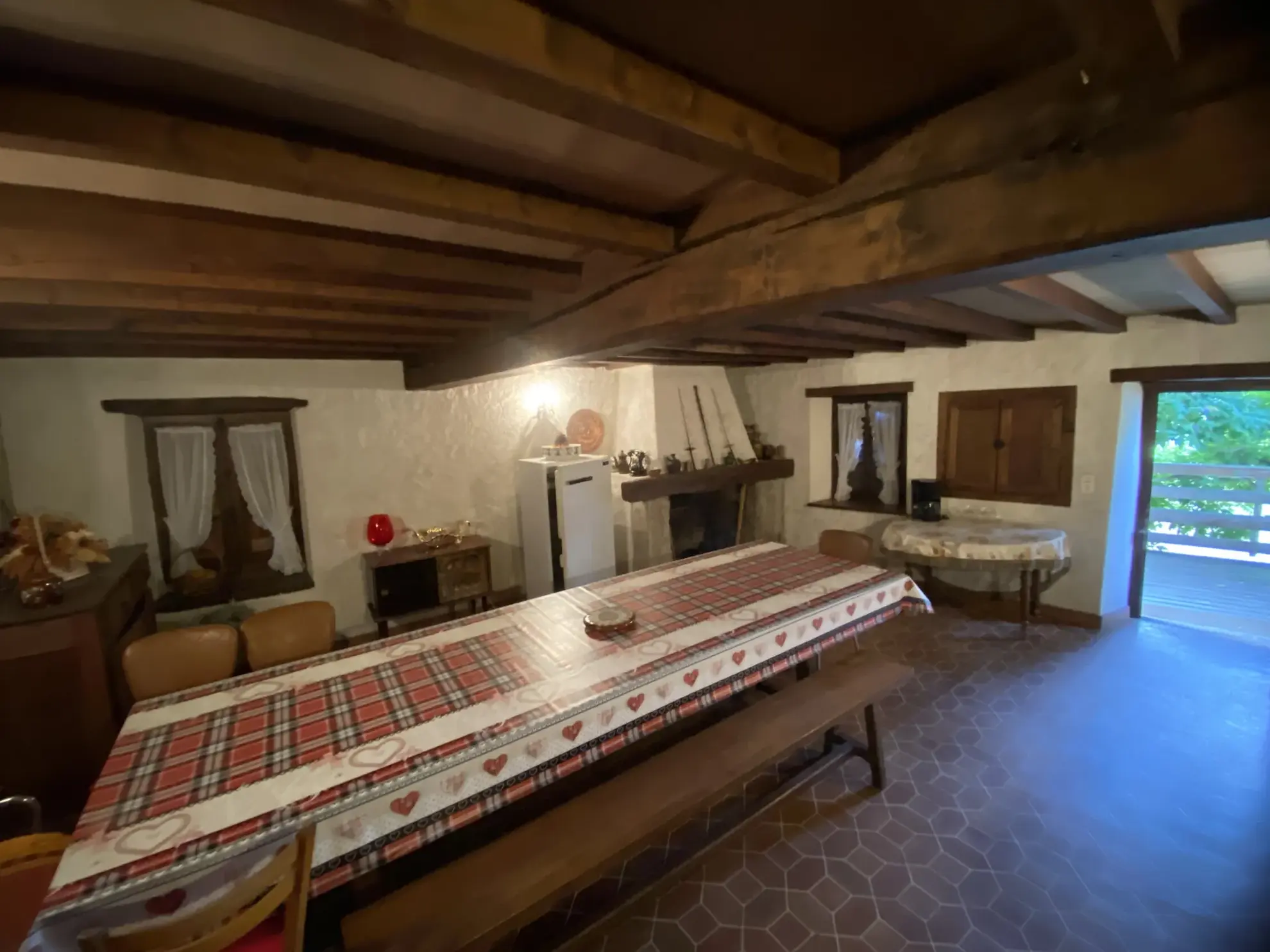 Maison de campagne à Courpière avec grange et atelier - Charme authentique 