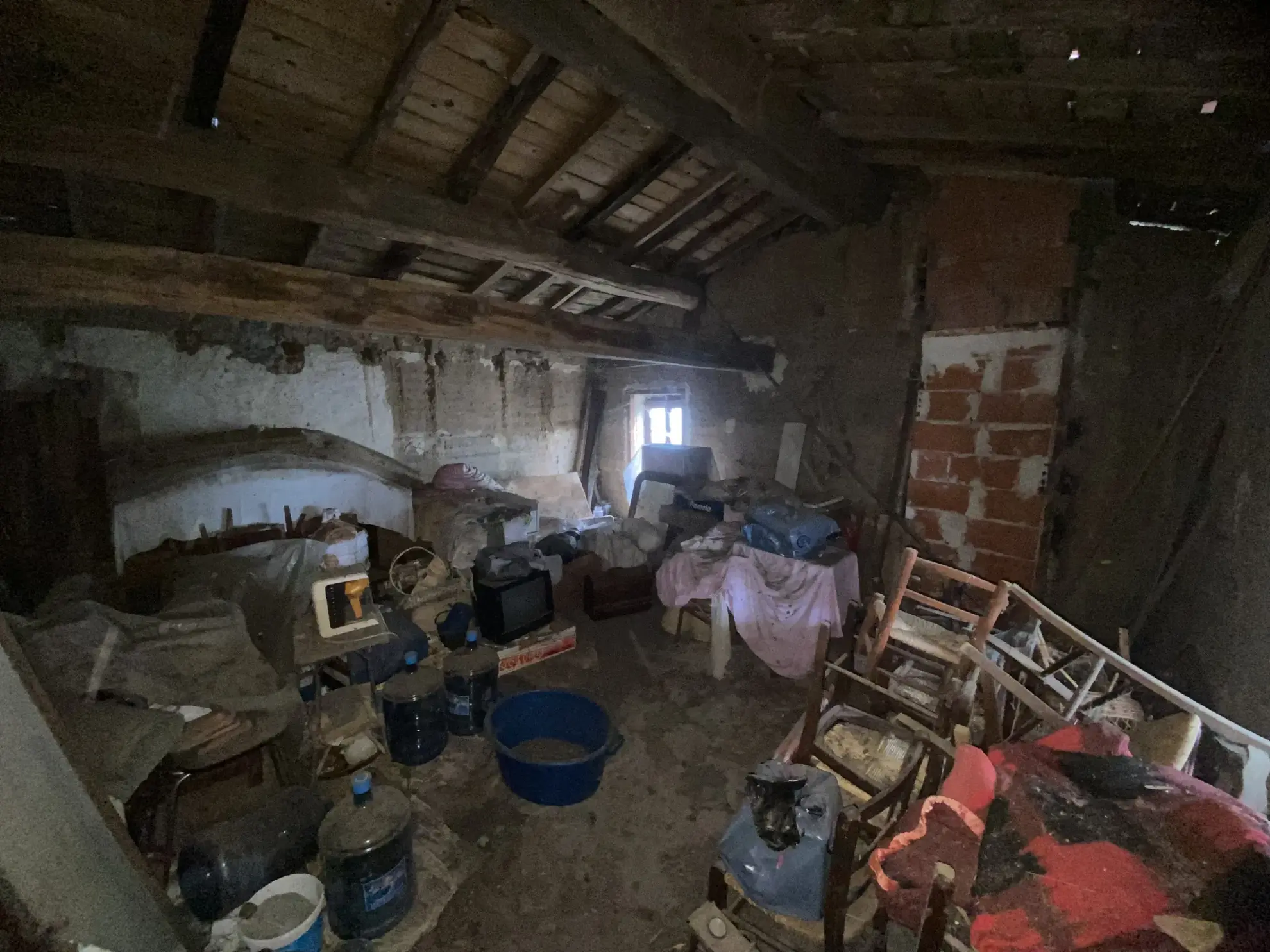 Maison de campagne à Courpière avec grange et atelier - Charme authentique 