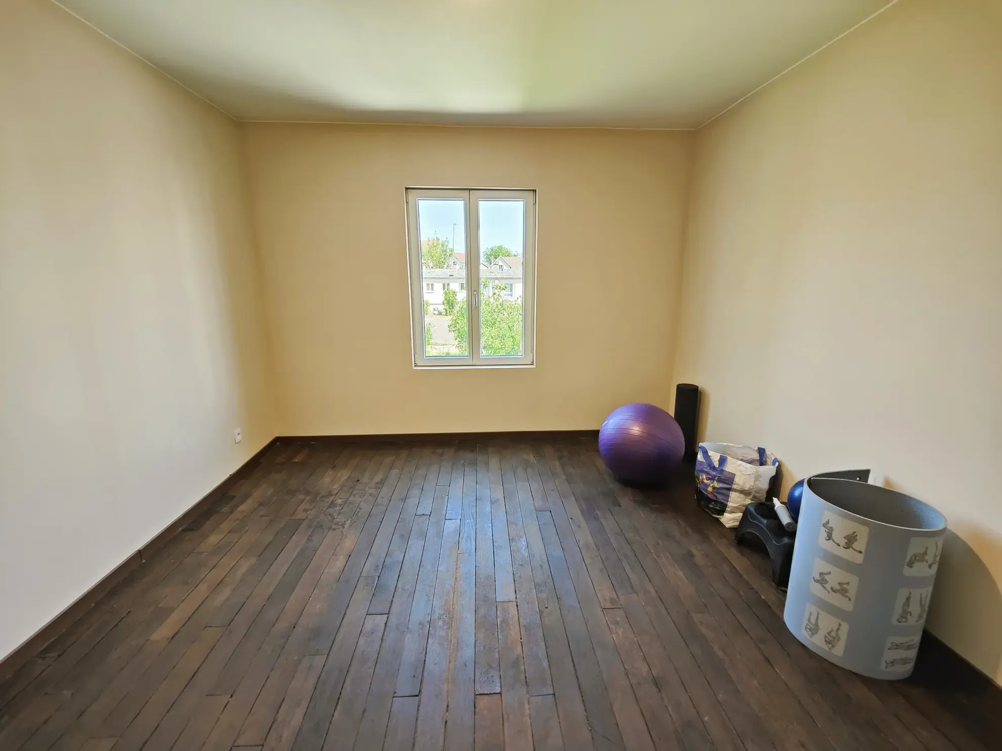 Maison rénovée avec jardin arboré à Migennes - 3 chambres et proximité gare 