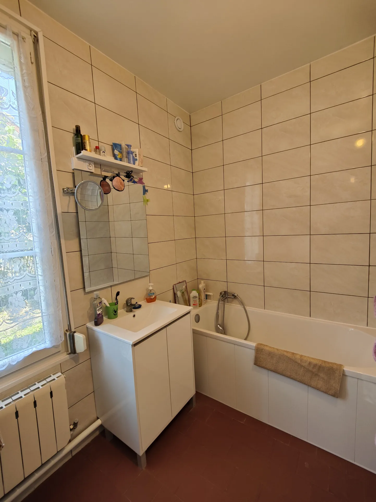 Maison rénovée avec jardin arboré à Migennes - 3 chambres et proximité gare 