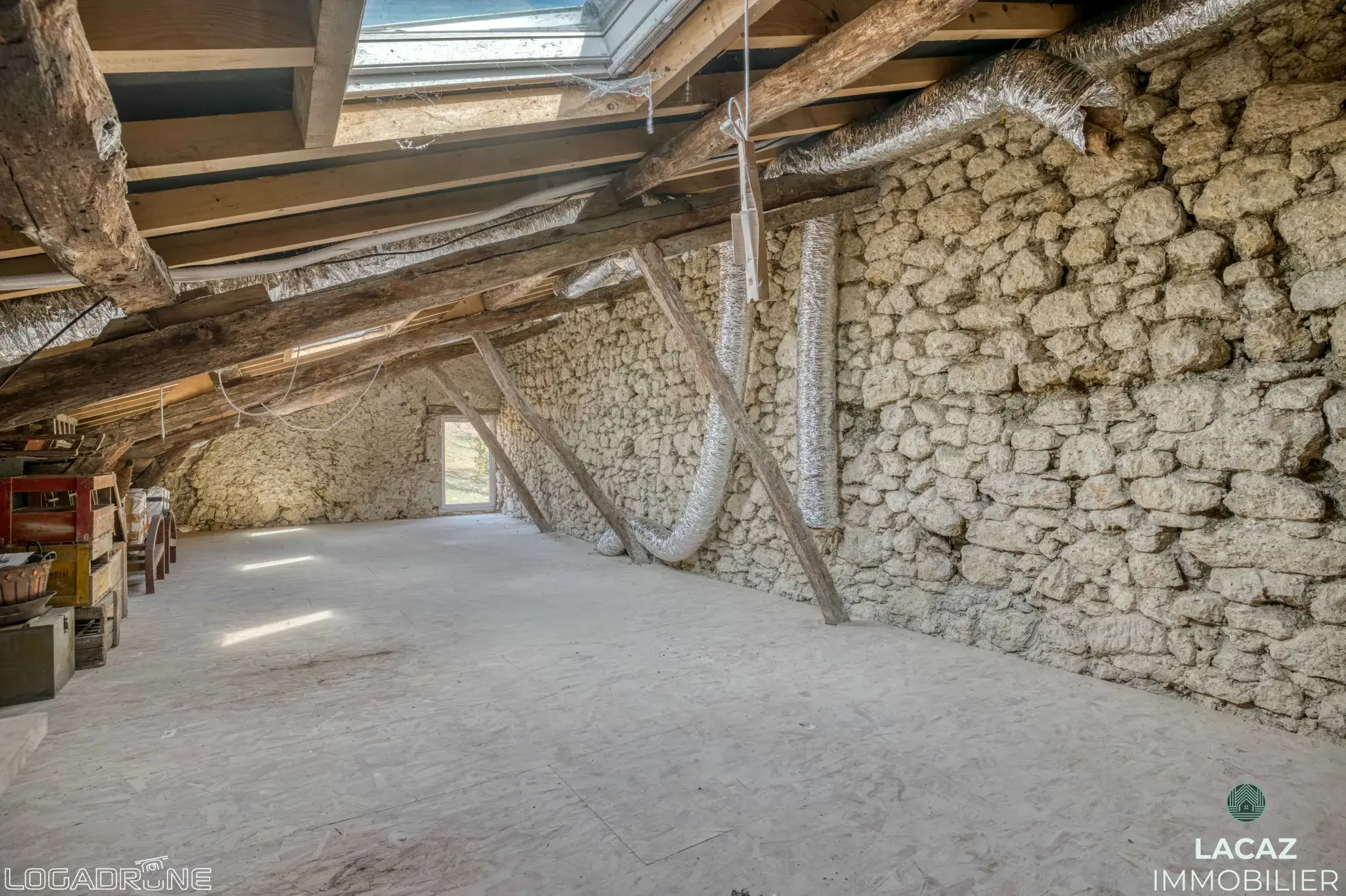 Bâtisse en pierre à restaurer à Laplume, 270 m² avec jardin et garage 