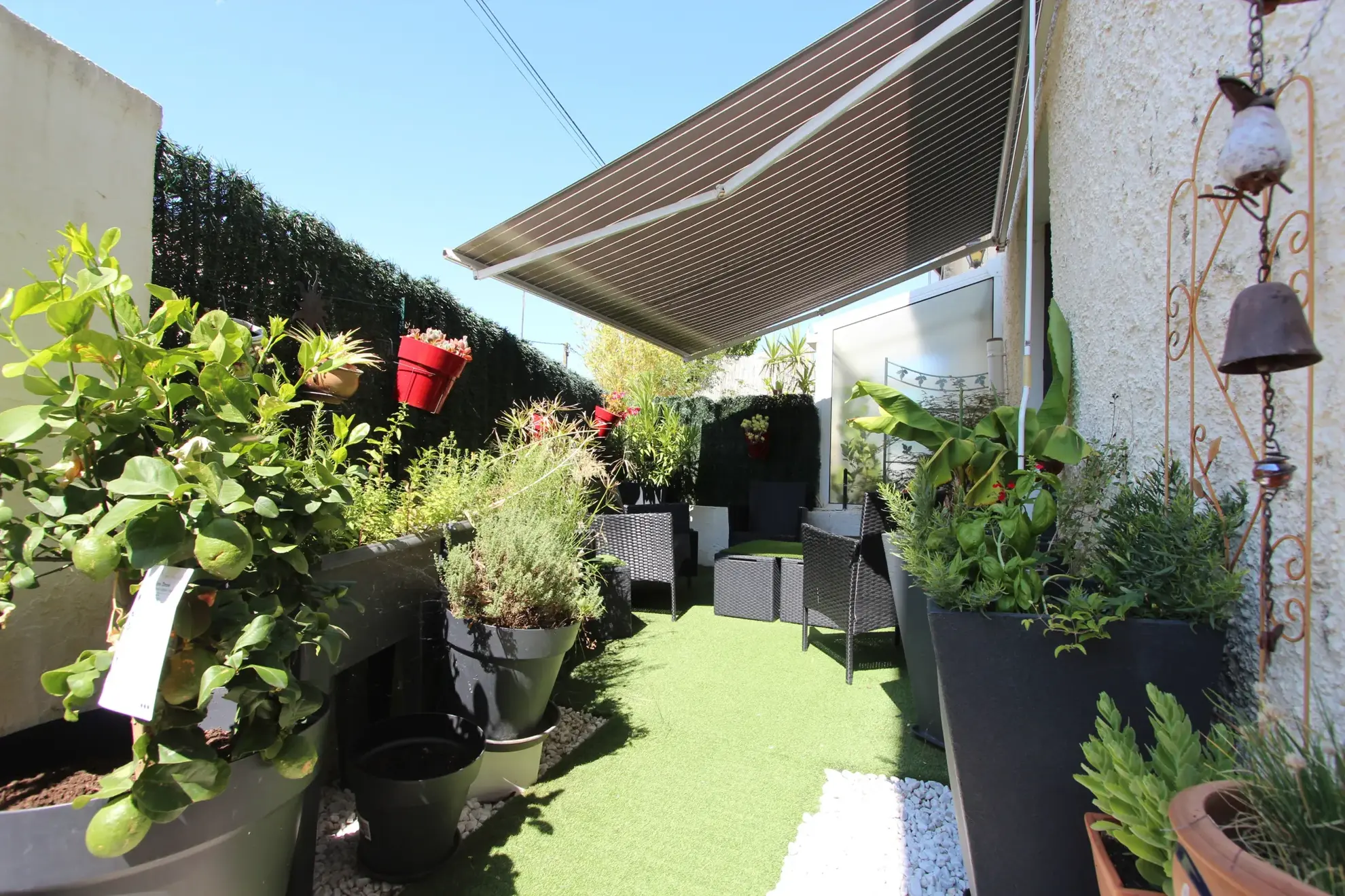 Grande maison en pierre avec terrasse à Fors, 4 chambres, proche Niort 