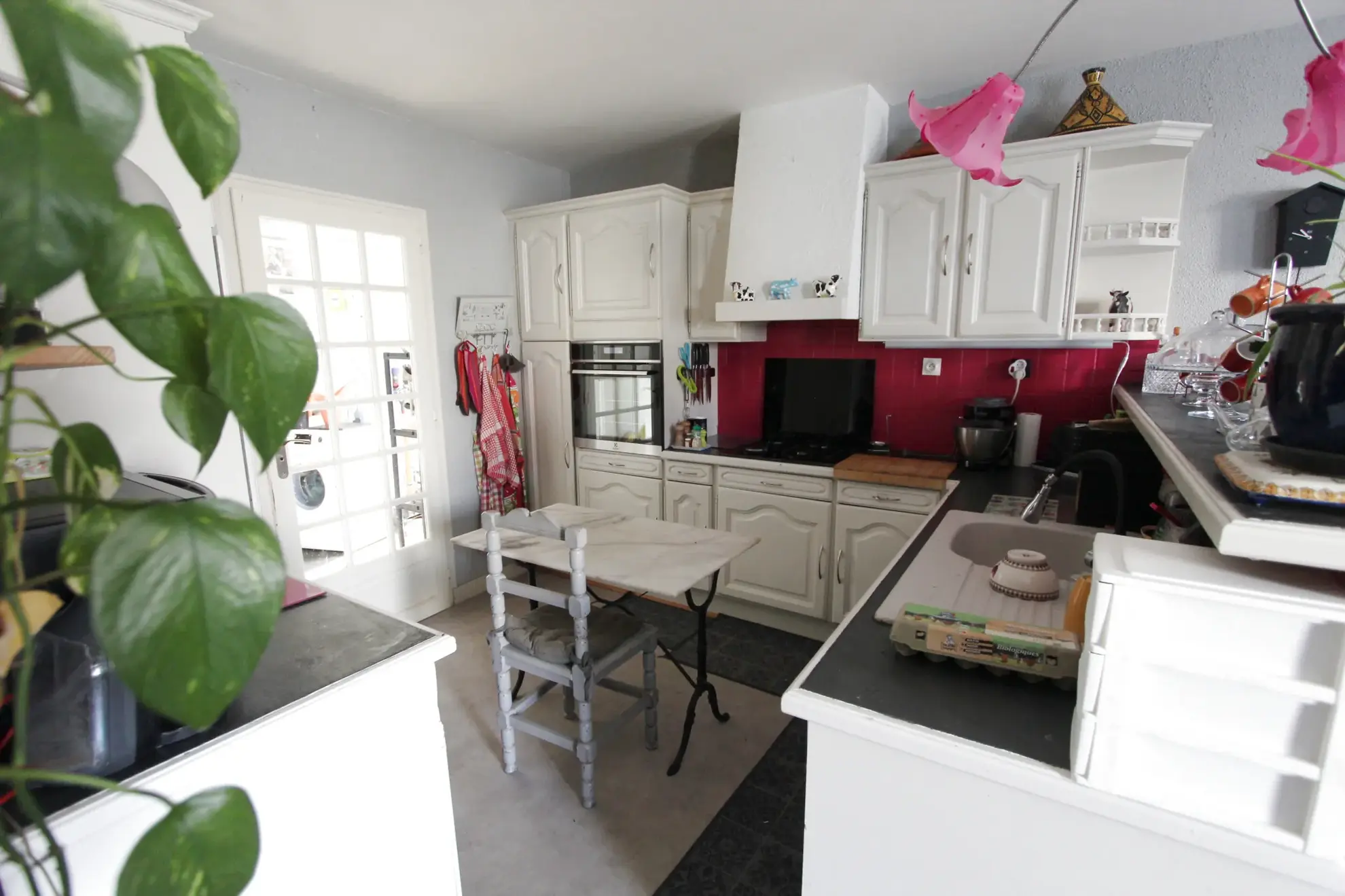 Grande maison en pierre avec terrasse à Fors, 4 chambres, proche Niort 