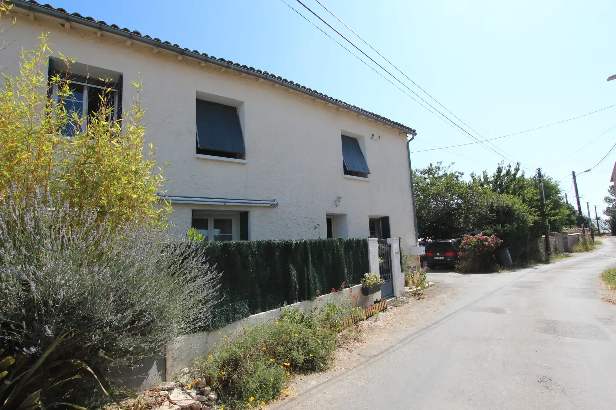 Grande maison en pierre avec terrasse à Fors, 4 chambres, proche Niort 