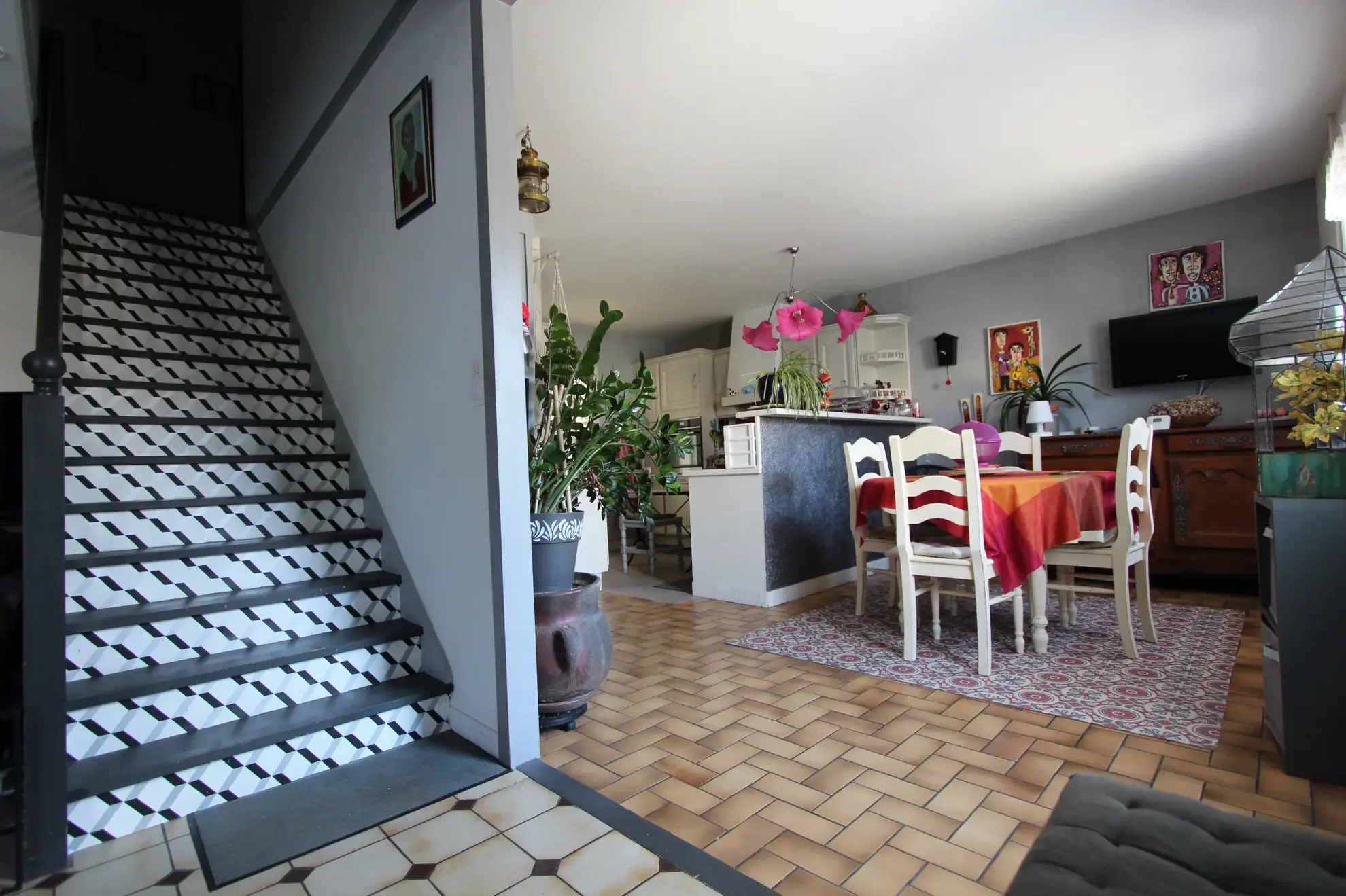 Grande maison en pierre avec terrasse à Fors, 4 chambres, proche Niort 