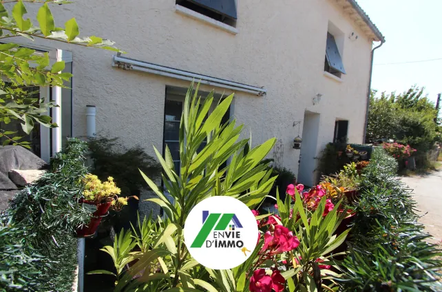 Grande maison en pierre avec terrasse à Fors, 4 chambres, proche Niort
