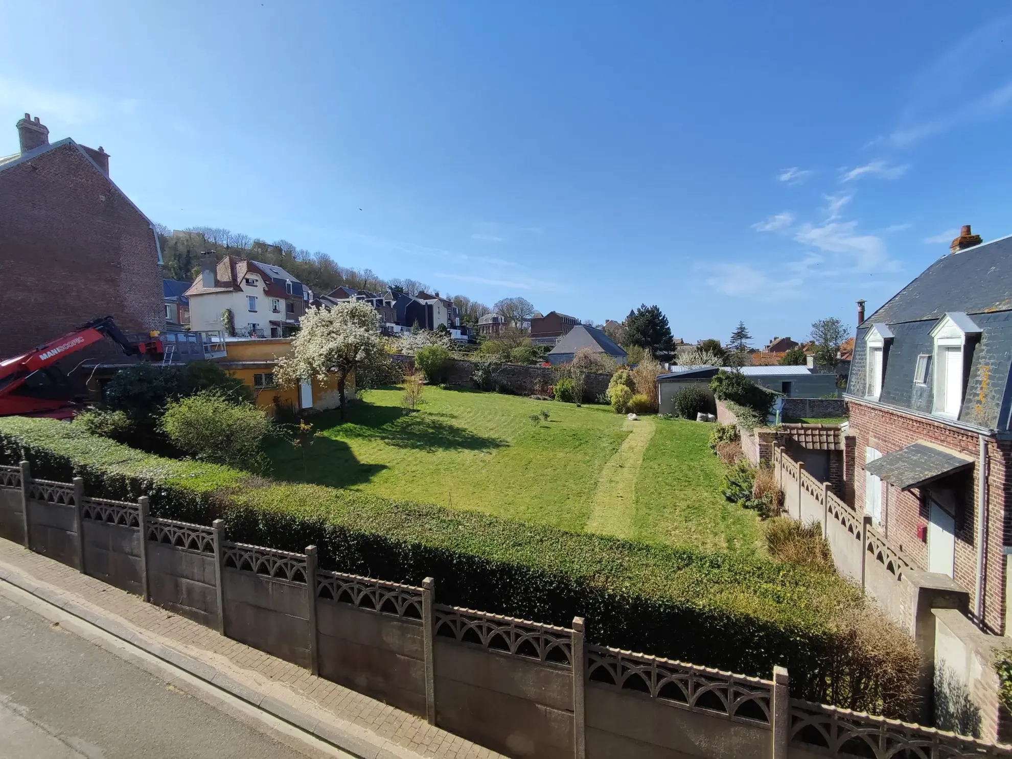 Maison lumineuse en briques avec petit extérieur au Tréport près du port et vue dégagée 