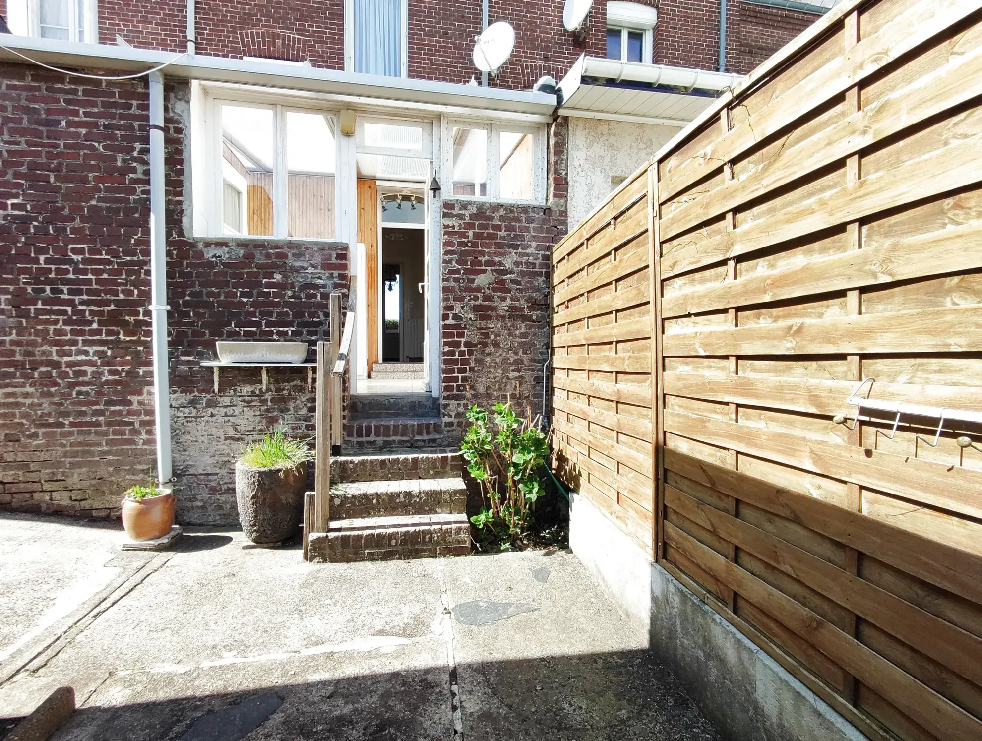 Maison lumineuse en briques avec petit extérieur au Tréport près du port et vue dégagée 