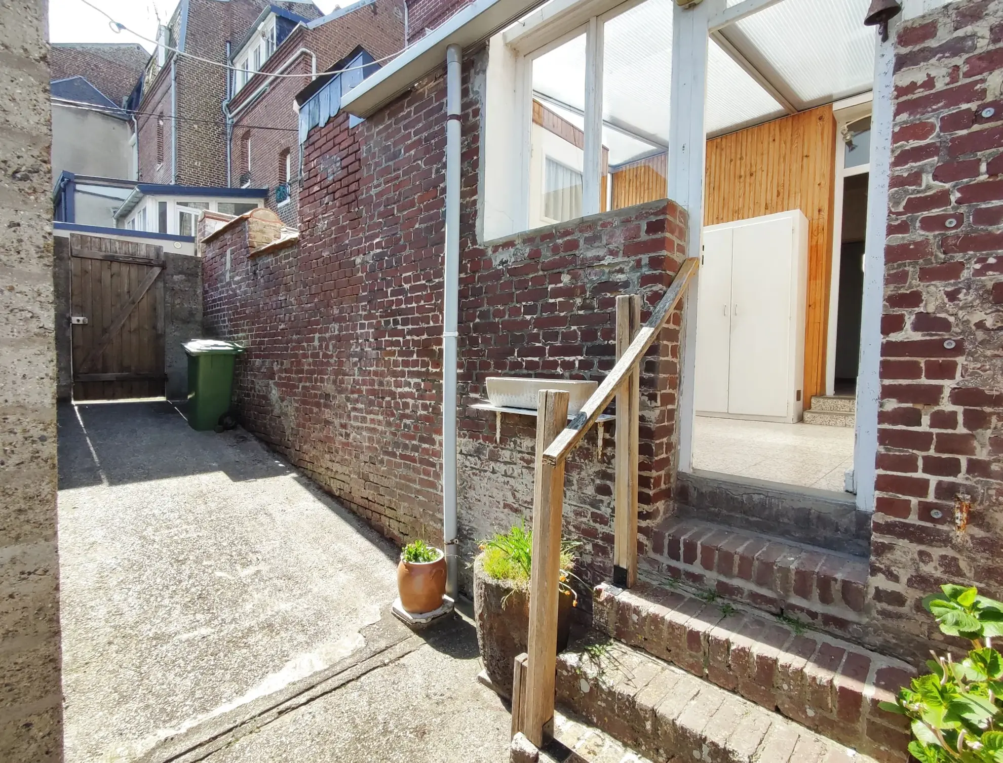 Maison lumineuse en briques avec petit extérieur au Tréport près du port et vue dégagée 