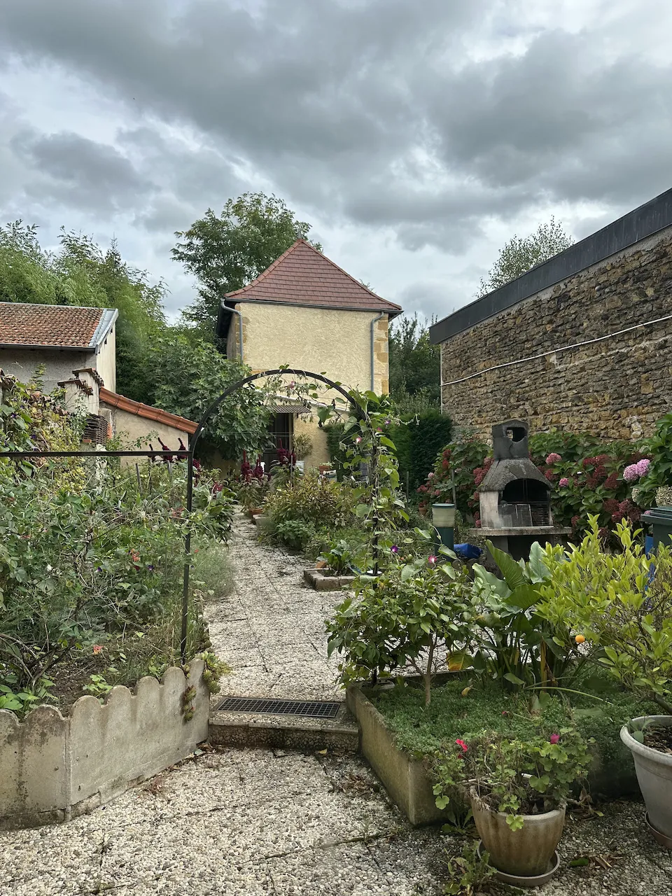 Maison de village de 120 m² à Marcigny proche centre, avec jardin et dépendances 