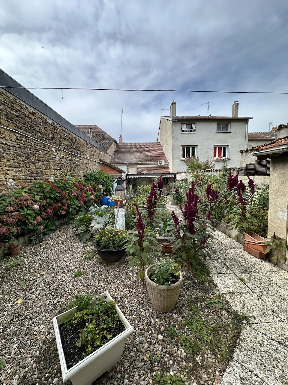 Maison de village de 120 m² à Marcigny proche centre, avec jardin et dépendances 