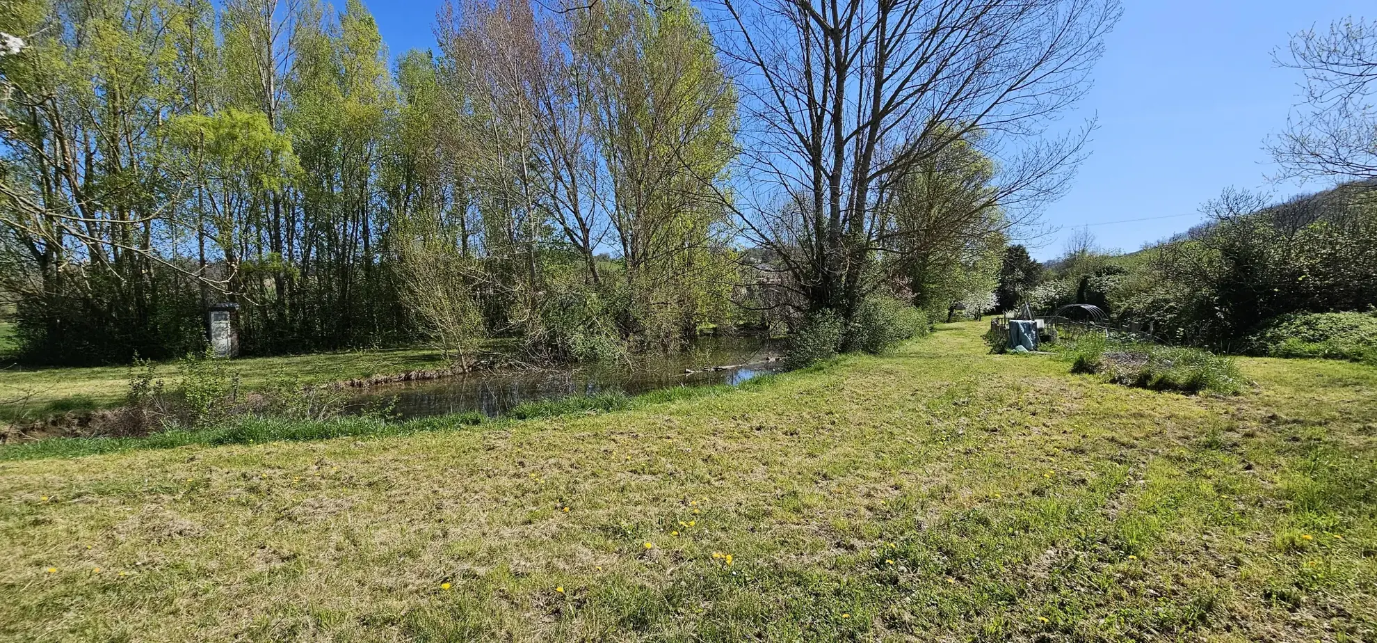Vente ferme avec dépendances, terrain arboré, 223 m² habitables à Sainte Suzanne, Ariège 