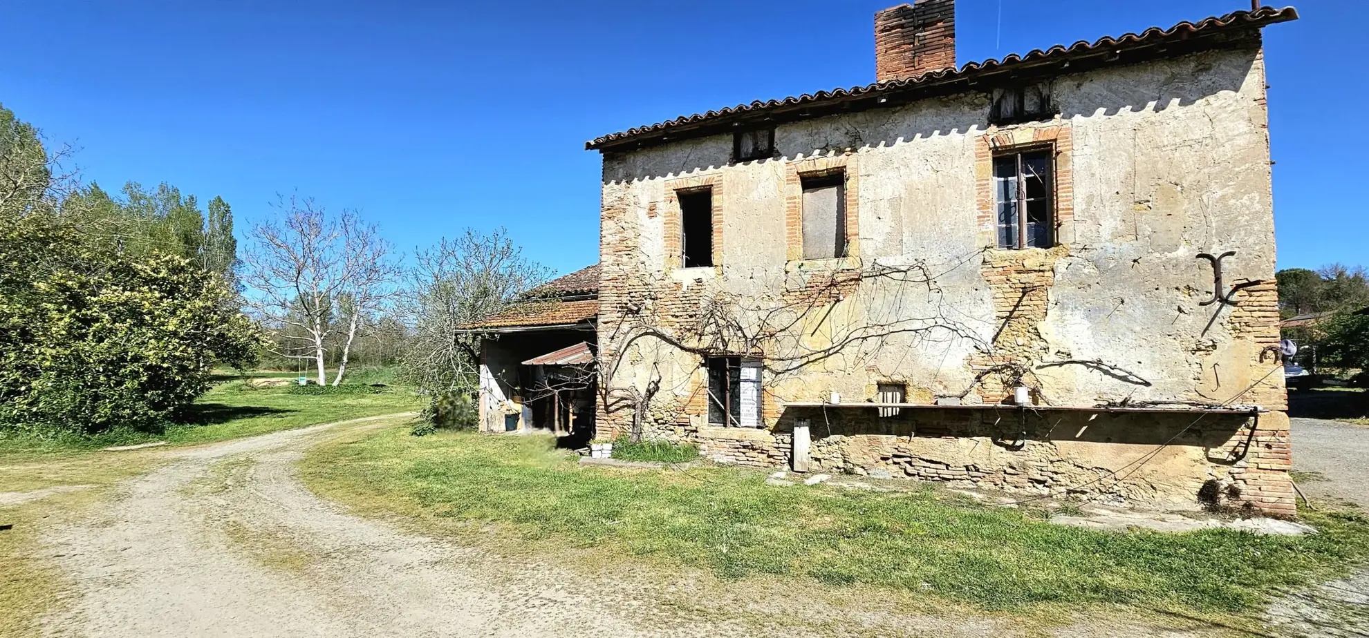 Vente ferme avec dépendances, terrain arboré, 223 m² habitables à Sainte Suzanne, Ariège 