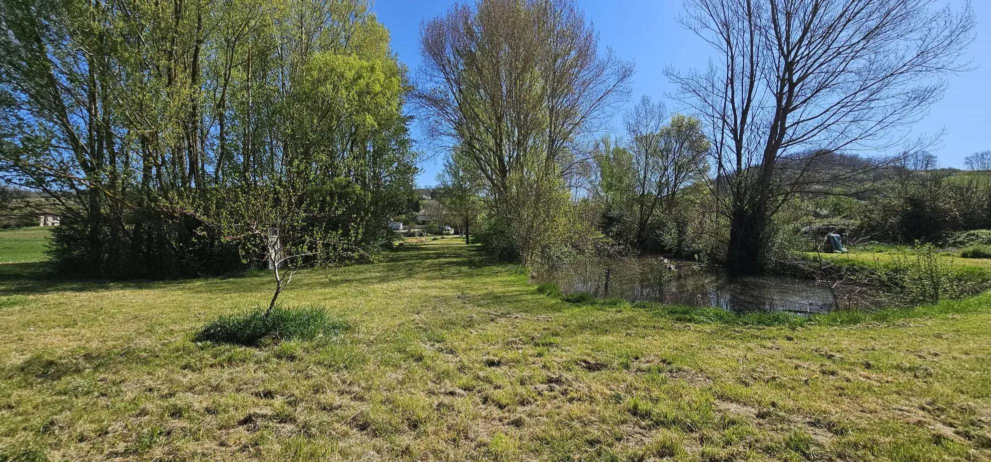 Vente ferme avec dépendances, terrain arboré, 223 m² habitables à Sainte Suzanne, Ariège 