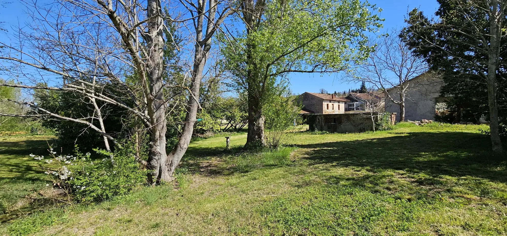 Vente ferme avec dépendances, terrain arboré, 223 m² habitables à Sainte Suzanne, Ariège 