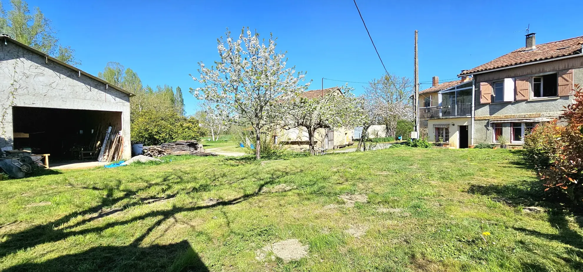 Vente ferme avec dépendances, terrain arboré, 223 m² habitables à Sainte Suzanne, Ariège