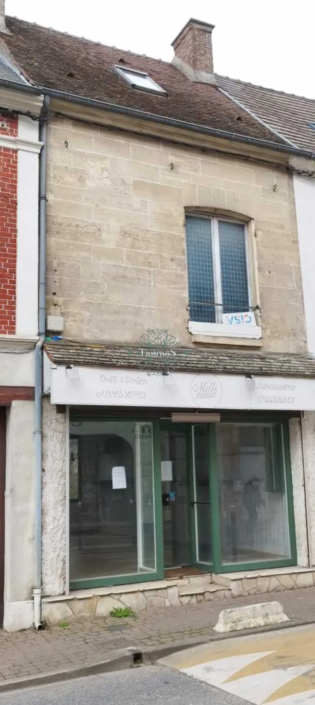 Maison de ville de 76 m² avec local commercial à Neuilly en Thelle