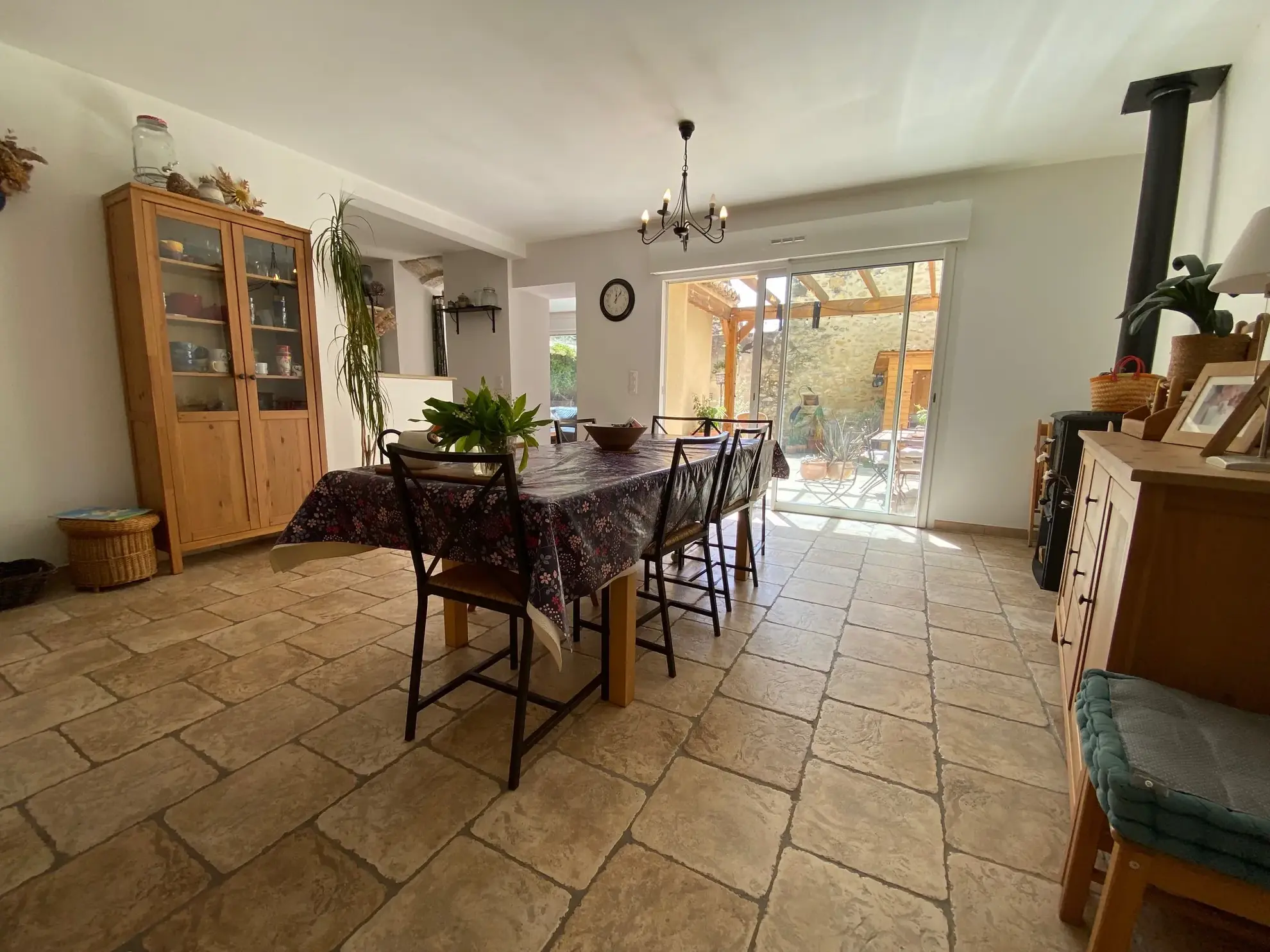 Maison de caractère à vendre à Caderousse, 115 m² avec garage et terrasse plein sud 