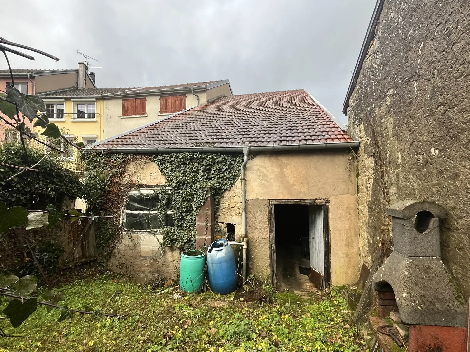 Maison multifamiliale de 166 m² à Bourbonne Les Bains avec terrain et dépendance 