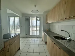 Appartement F4 à vendre à Fort-de-France – Centre-ville avec terrasse et parking 