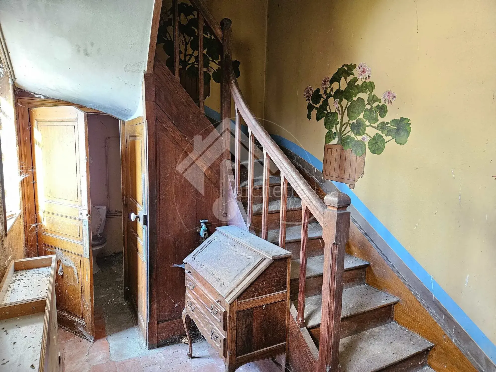 Charmante maison de village à Beaulon à rénover avec cour et garage 