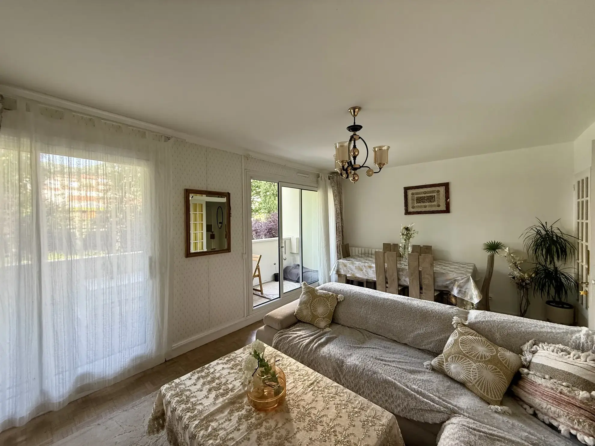 Appartement F5 lumineux de 98,16 m2 avec balcons, cave et garage à Saint-Étienne 