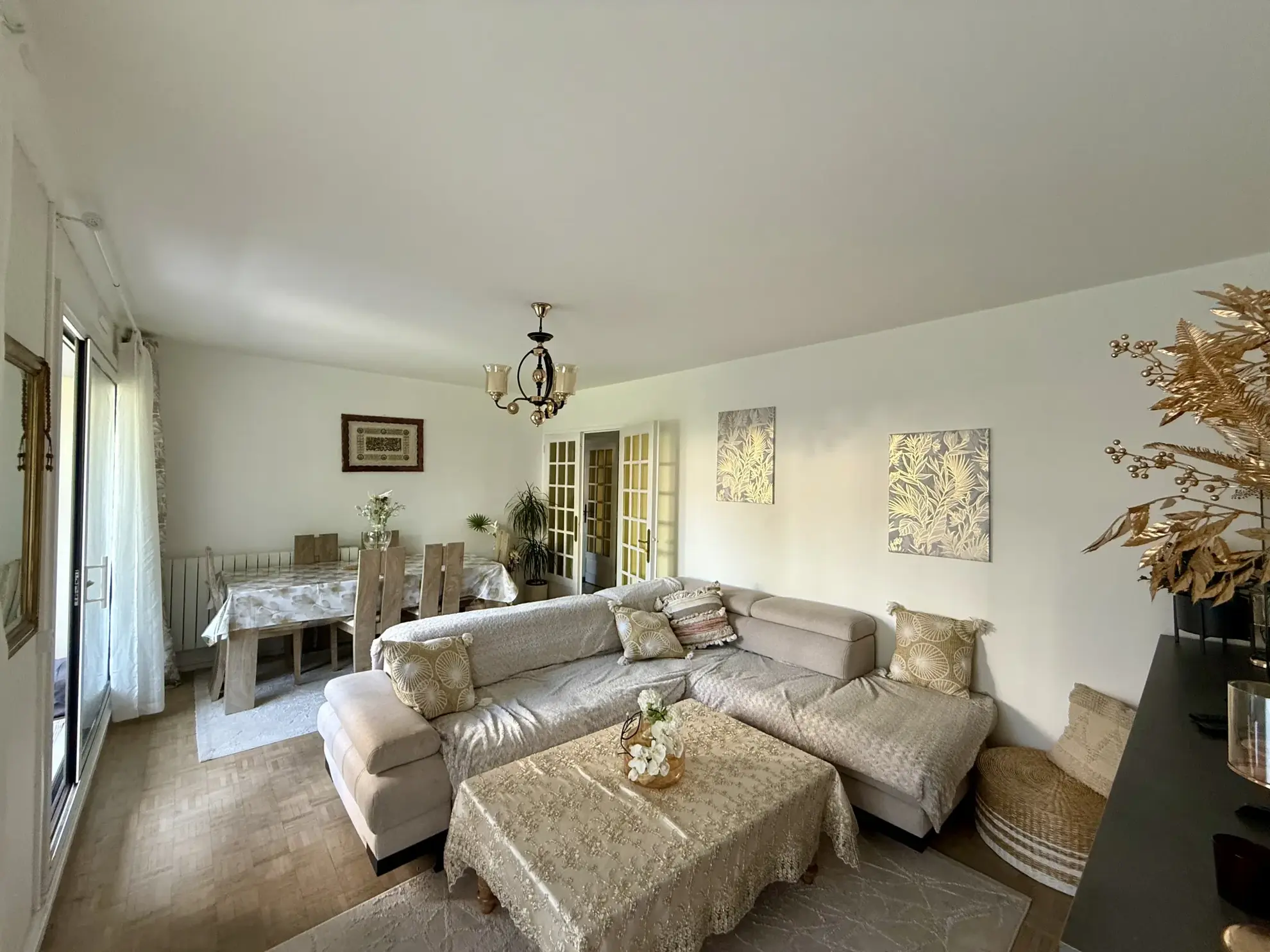 Appartement F5 lumineux de 98,16 m2 avec balcons, cave et garage à Saint-Étienne 