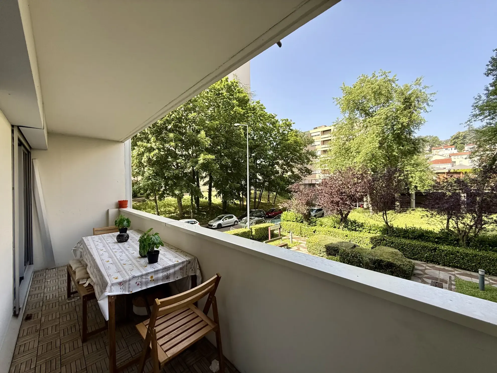 Appartement F5 lumineux de 98,16 m2 avec balcons, cave et garage à Saint-Étienne 