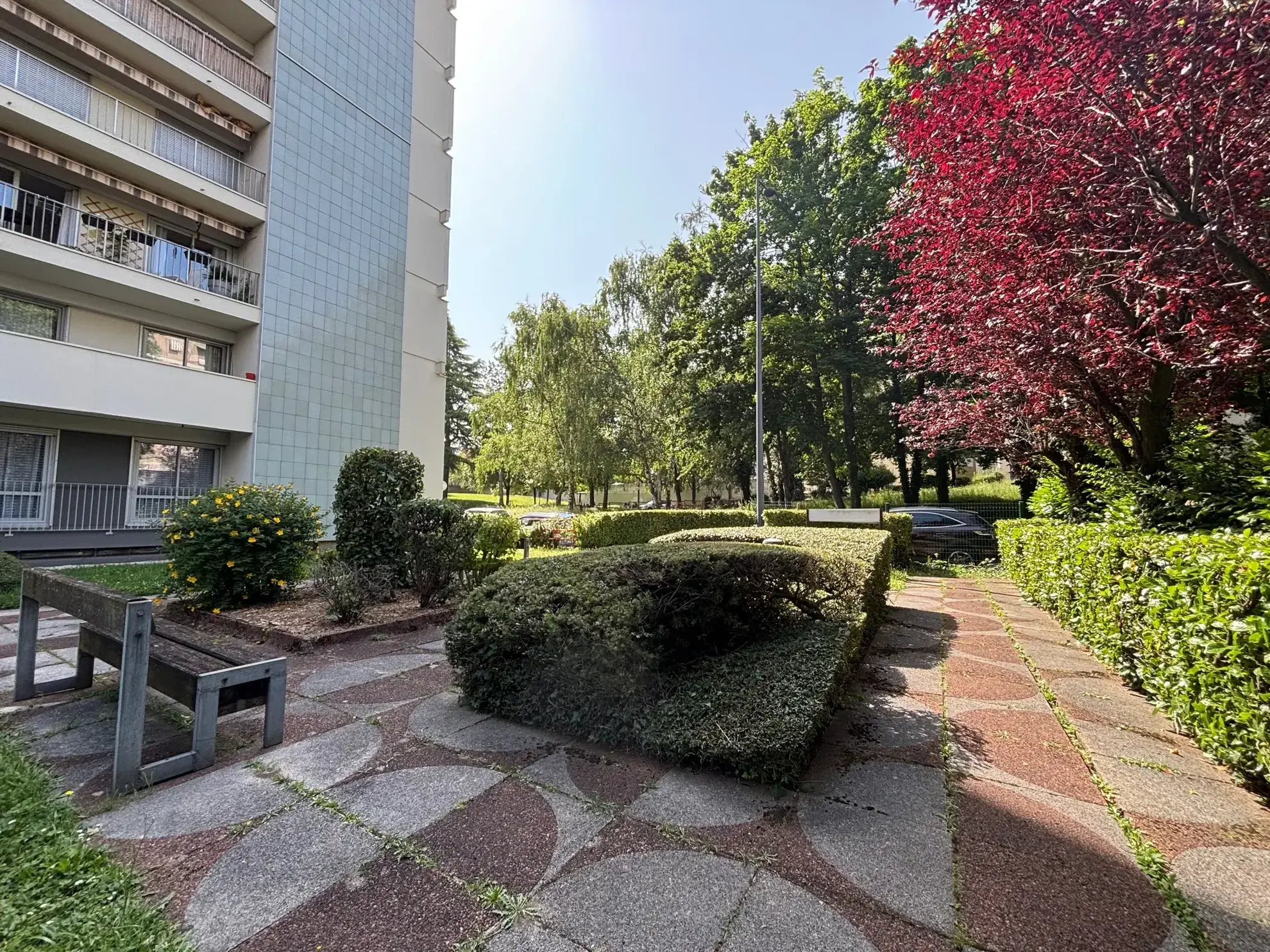 Appartement F5 lumineux de 98,16 m2 avec balcons, cave et garage à Saint-Étienne 