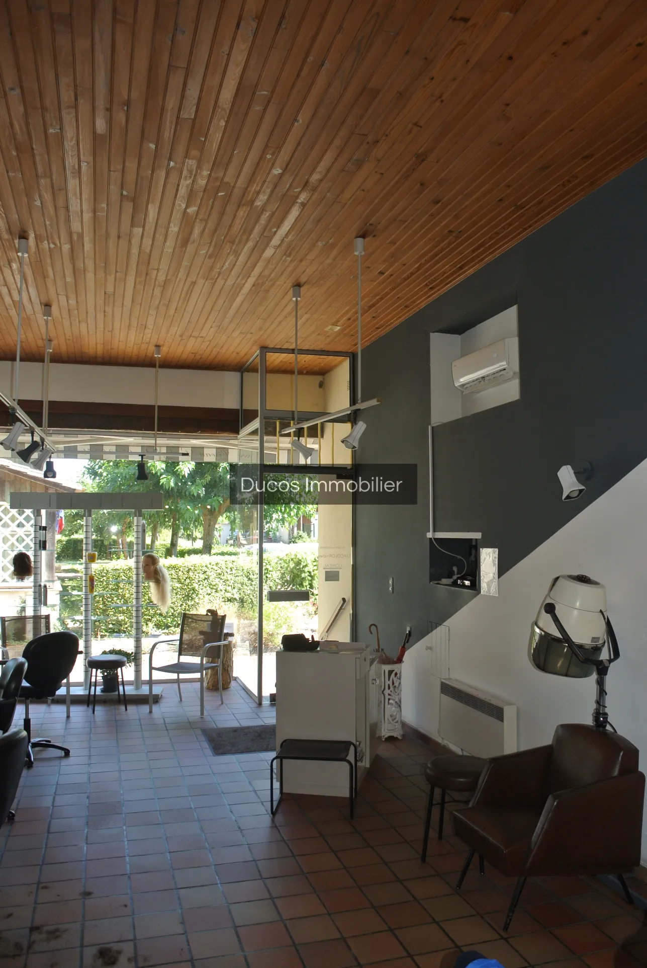 Local commercial de 57 m² avec jardin à Fourques-sur-Garonne, possibilité de transformation en logement 