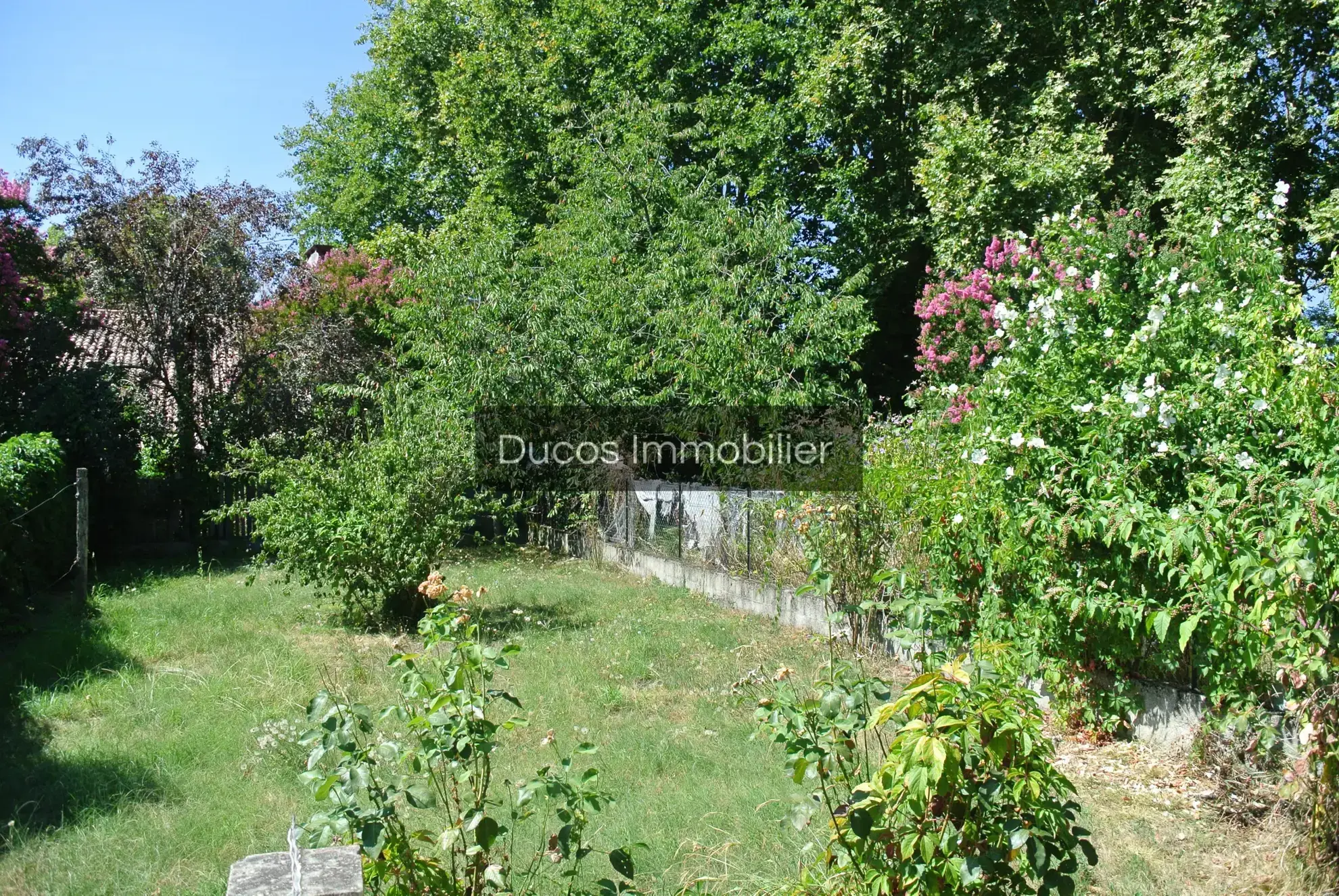 Local commercial de 57 m² avec jardin à Fourques-sur-Garonne, possibilité de transformation en logement 