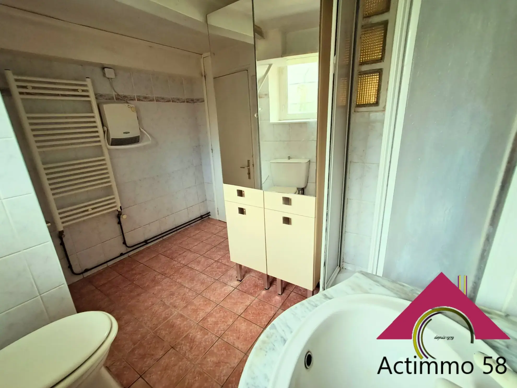 Vente d'une maison avec studio indépendant à Jouet-sur-l'Aubois près de Nevers 