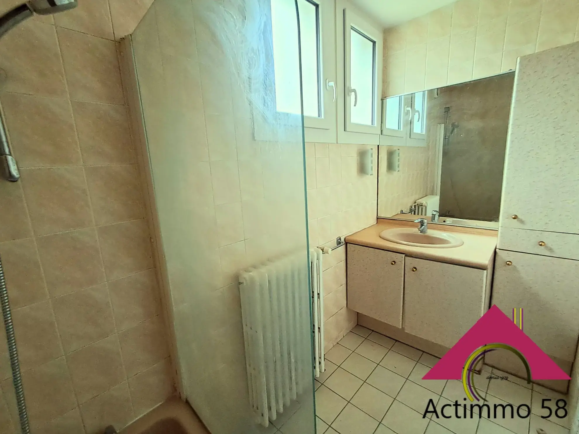 Vente d'une maison avec studio indépendant à Jouet-sur-l'Aubois près de Nevers 