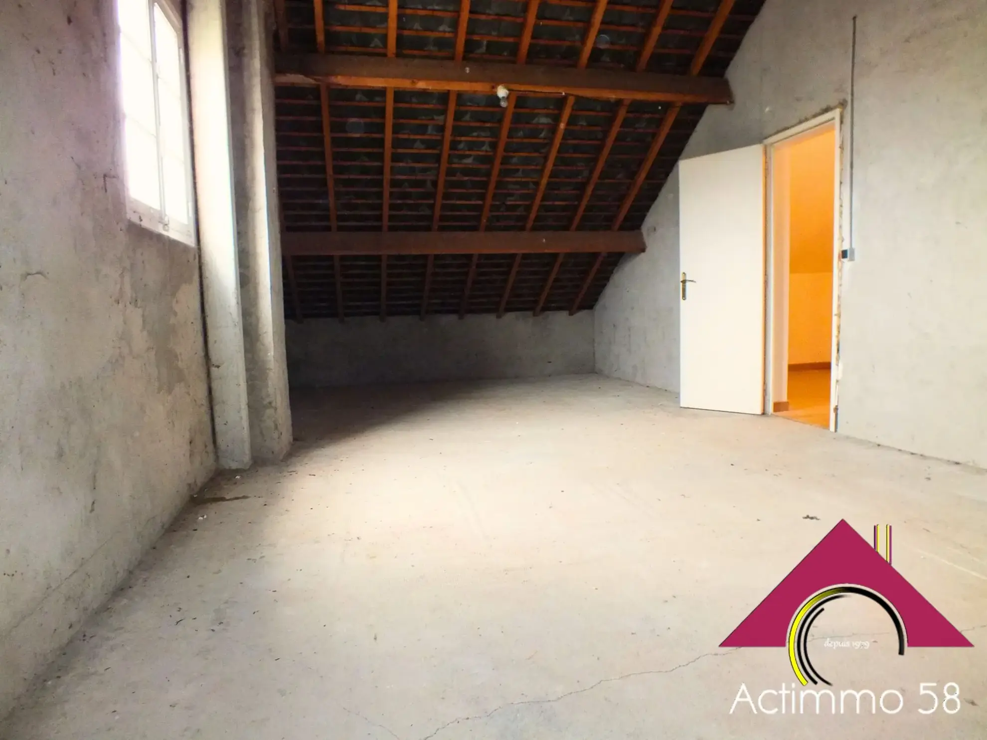 Vente d'une maison avec studio indépendant à Jouet-sur-l'Aubois près de Nevers 