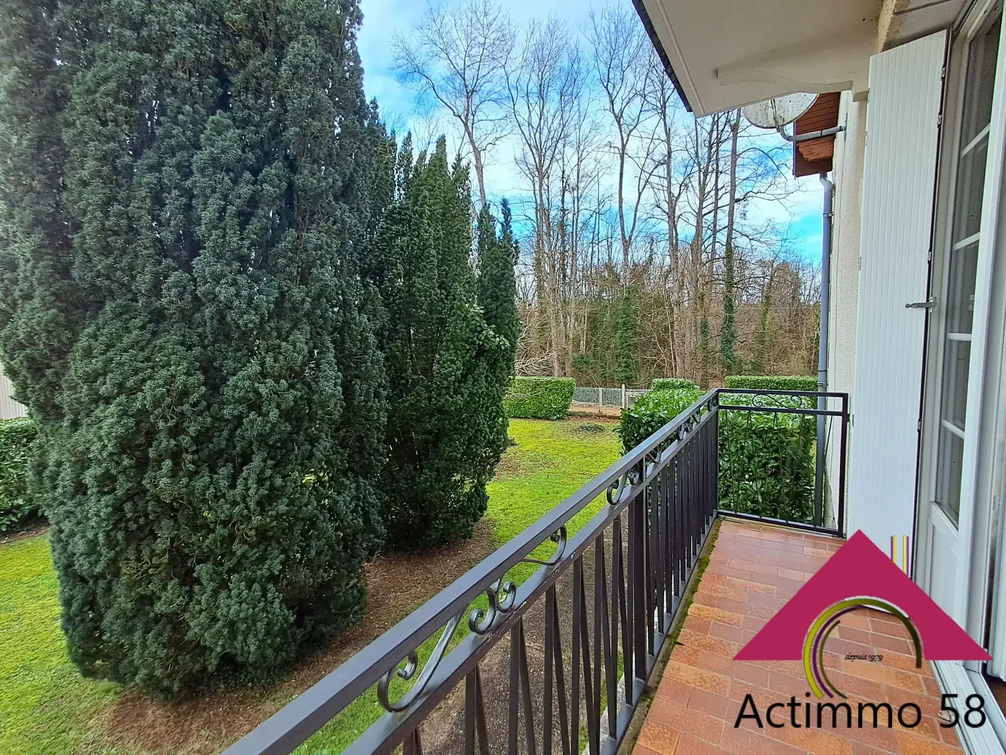 Vente d'une maison avec studio indépendant à Jouet-sur-l'Aubois près de Nevers 