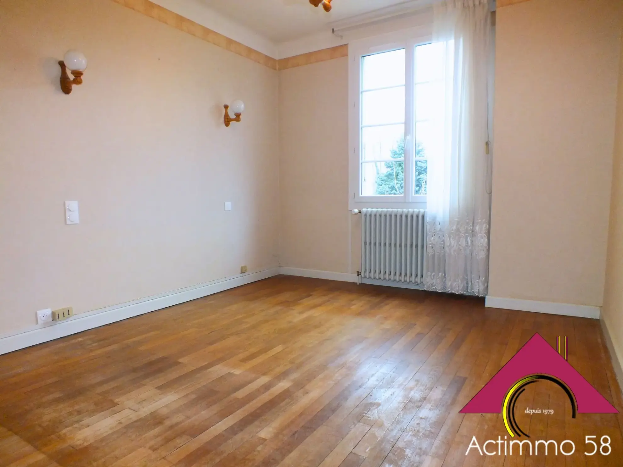 Vente d'une maison avec studio indépendant à Jouet-sur-l'Aubois près de Nevers 