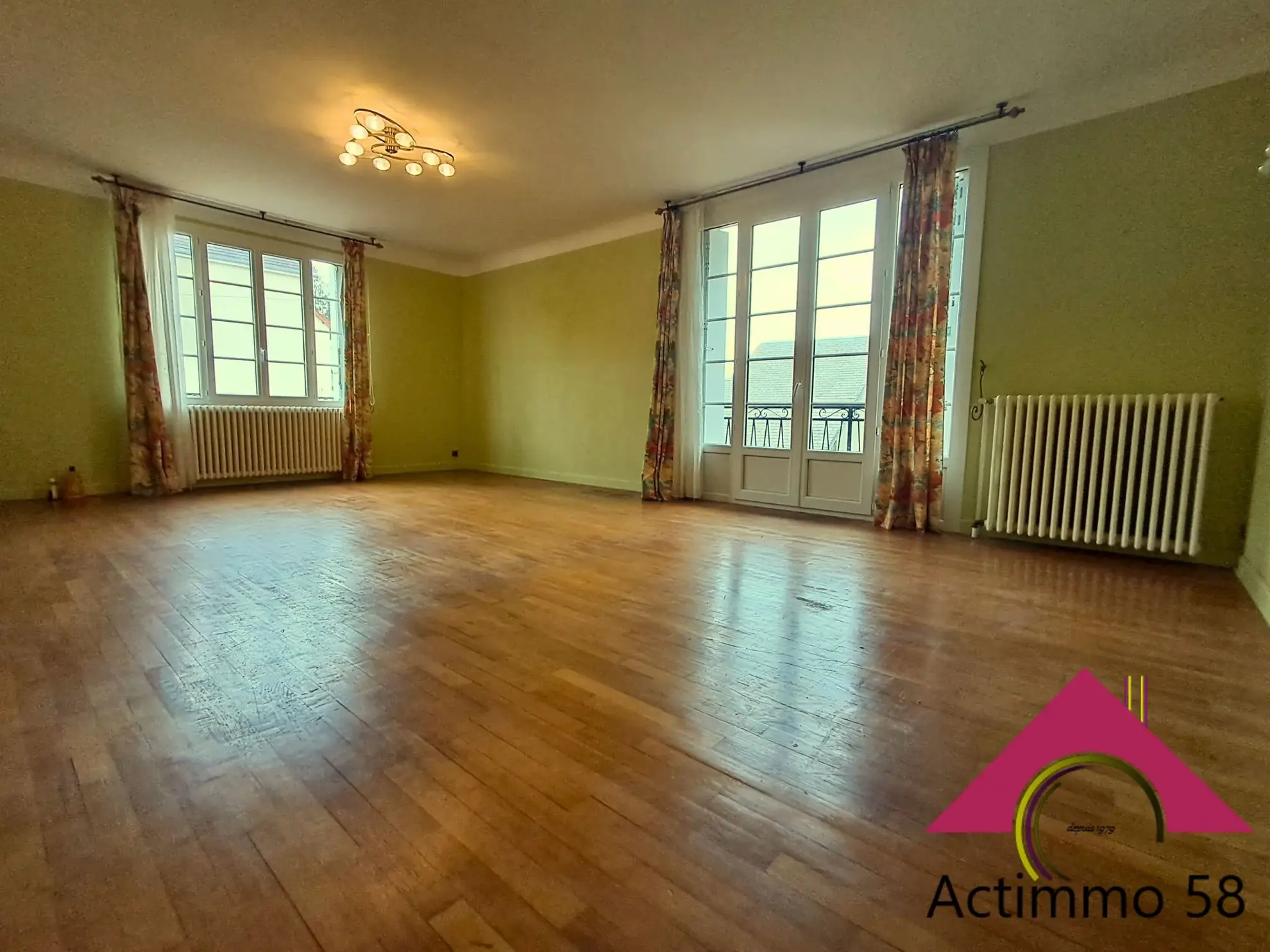 Vente d'une maison avec studio indépendant à Jouet-sur-l'Aubois près de Nevers 