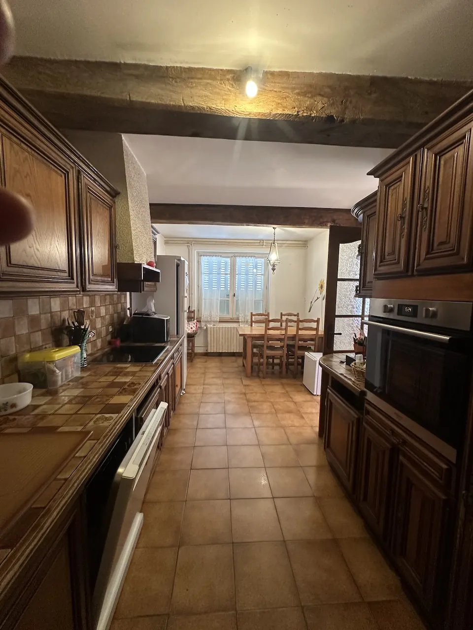 Ferme mitoyenne à Urbise avec 4 hectares, dépendances et vue dégagée 