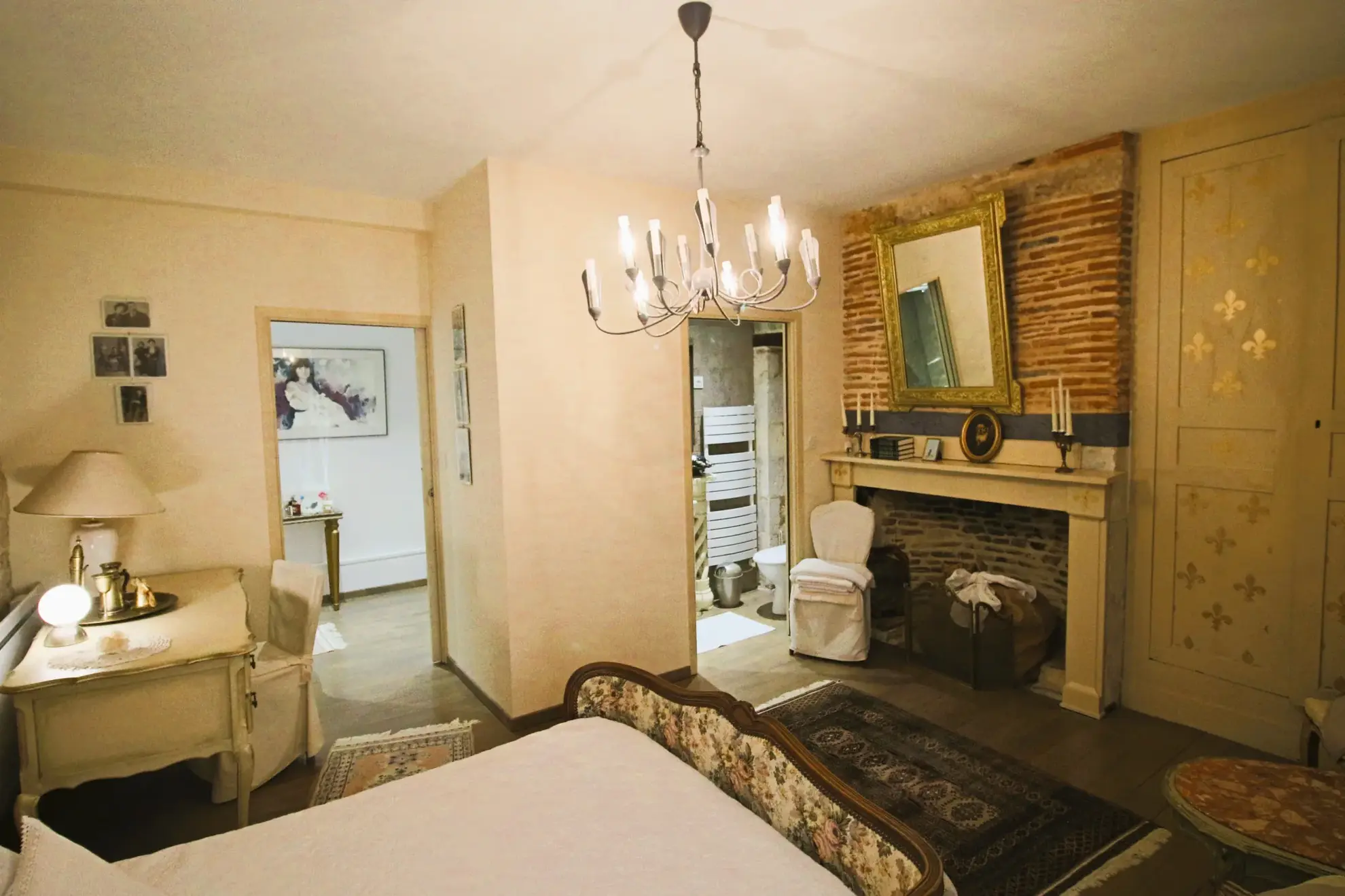 Maison de village en pierre rénovée à Puy-l’Évêque, Lot 