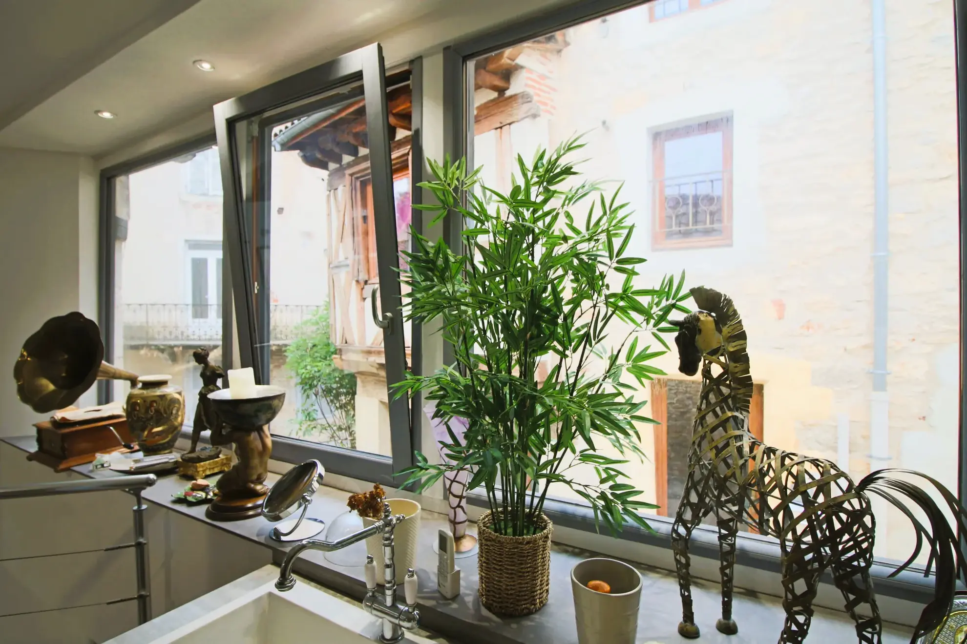 Maison de village en pierre rénovée à Puy-l’Évêque, Lot 